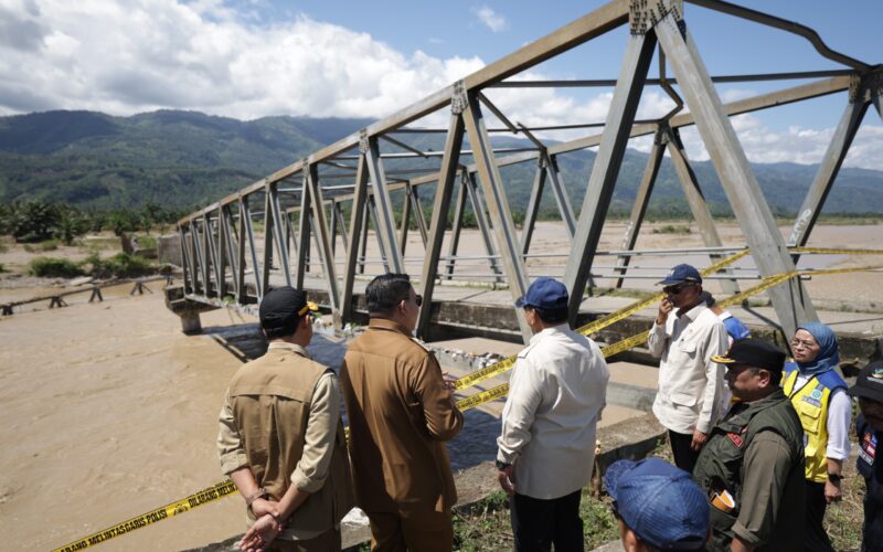 Prabowo Tinjau Banjir Sumatera