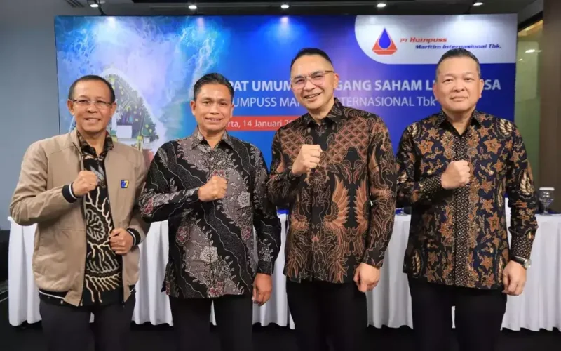 Komisaris Dedi Hudayana, Komisaris Utama merangkap Komisaris Independen Mahdan, Direktur Utama I Gusti Ngurah Askhara Danadiputra, Direktur Indra Yurana Sugiharto, para Direksi PT Humpuss Maritim Internasional - dok Istimewa