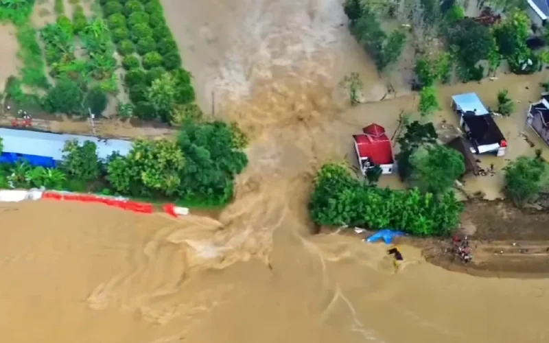 Tanggul Sungai Tuntang Jebol