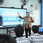 Ilustrasi Guru Mengajar