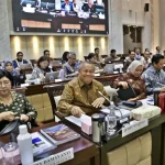 Rapat Kerja DPR RI dan Gubernur BI