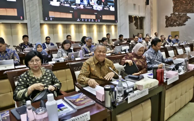 Rupiah Depresiasi Rp17.600, DPR Pertanyakan Efektivitas Amunisi Moneter BI