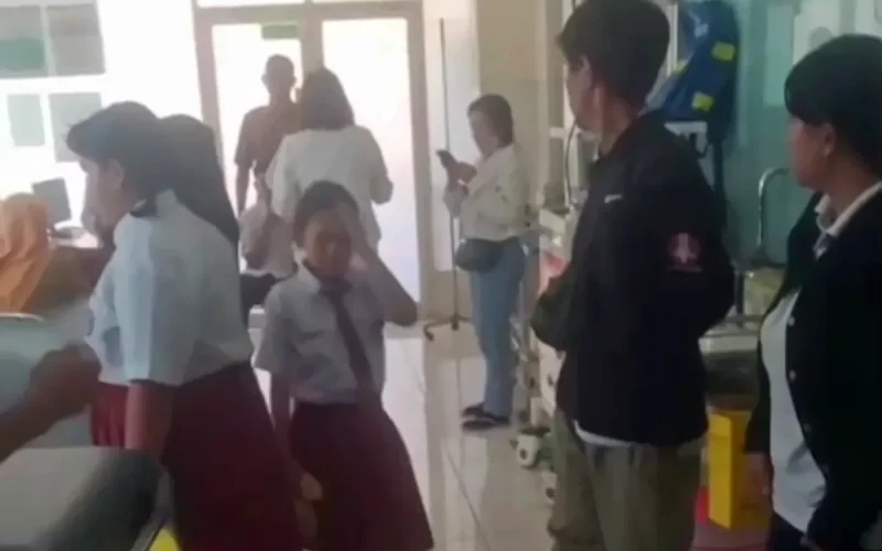 Ratusan Siswa Keracunan MBG di Surabaya