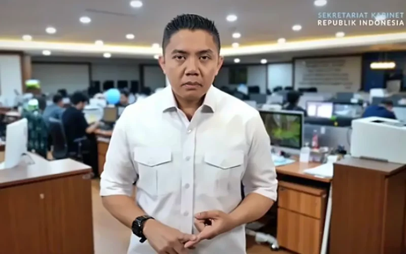 Respon Seskab Teddy atas Kritik Dino